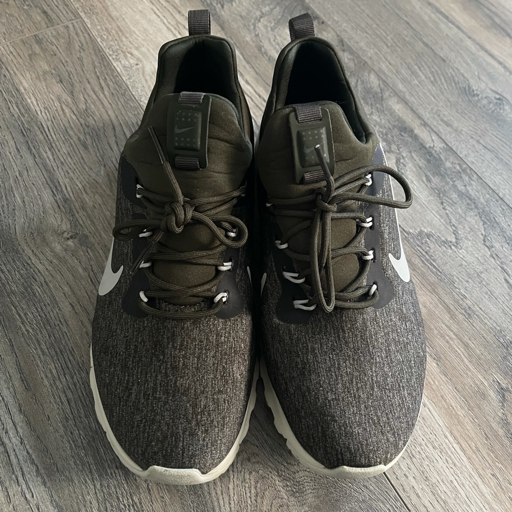 Nike sneakers only worn a handful of times